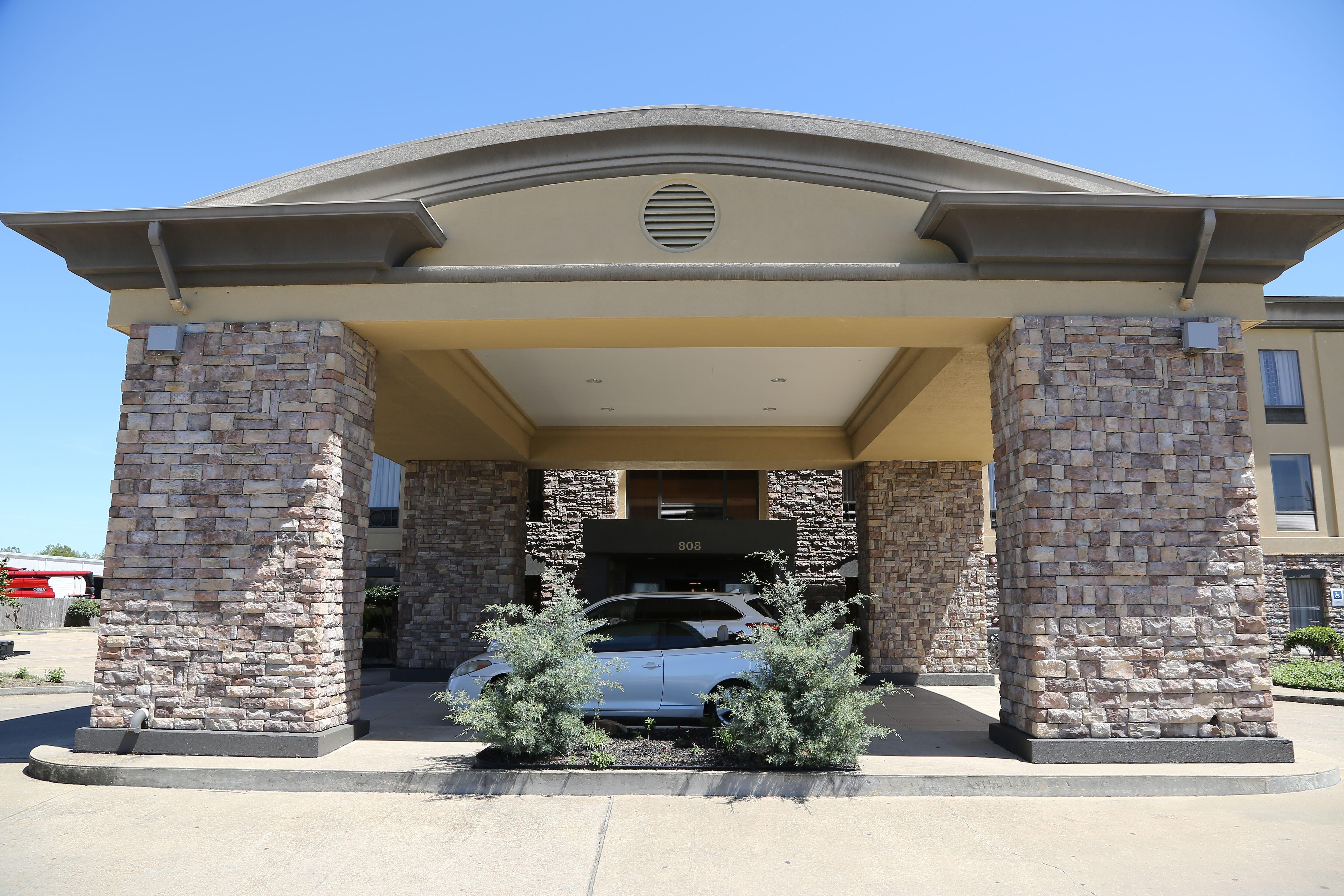 Holiday Inn Express Hotel & Suites Cleveland - Ms By Ihg Bagian luar foto
