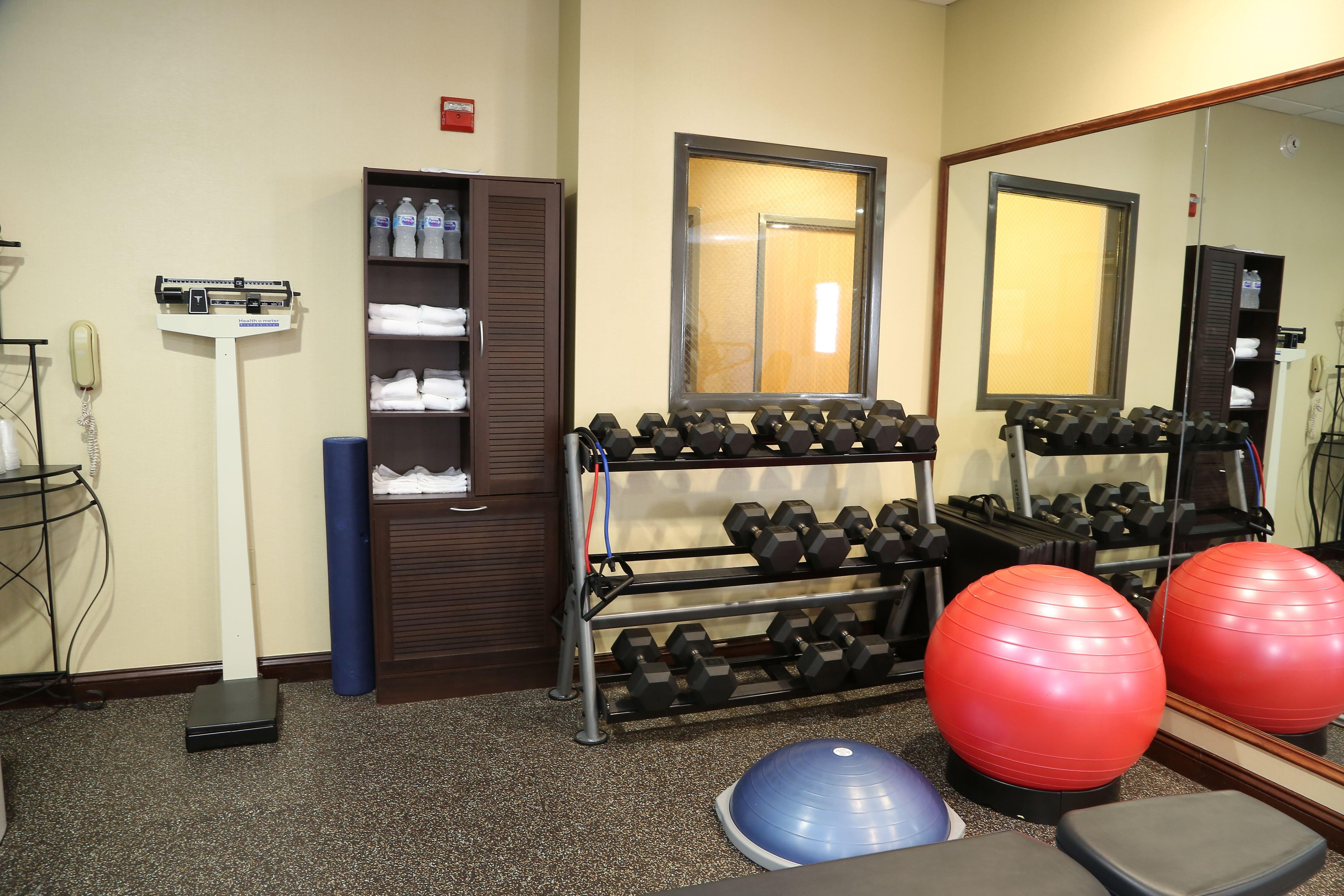 Holiday Inn Express Hotel & Suites Cleveland - Ms By Ihg Bagian luar foto
