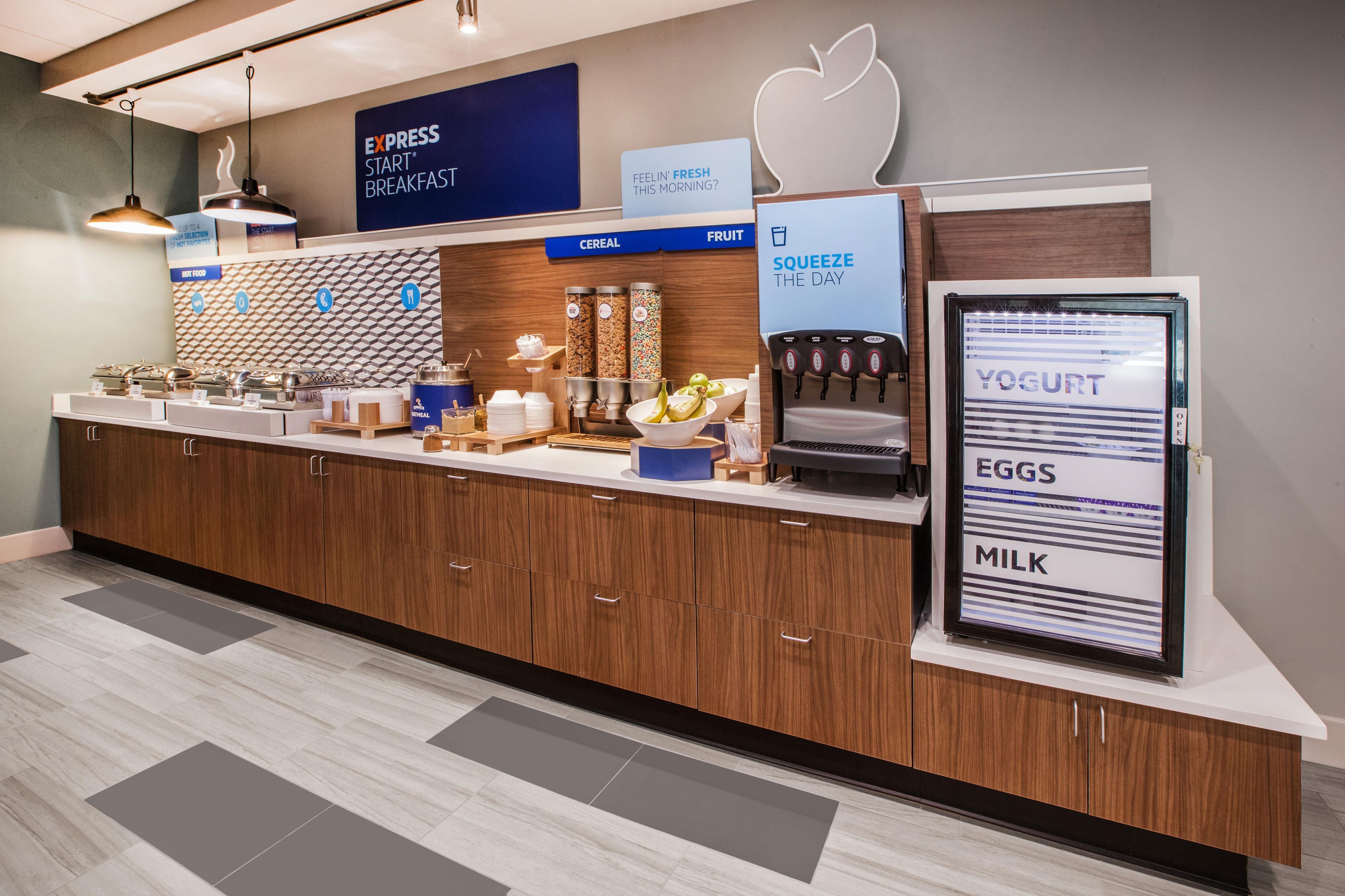 Holiday Inn Express Hotel & Suites Cleveland - Ms By Ihg Bagian luar foto