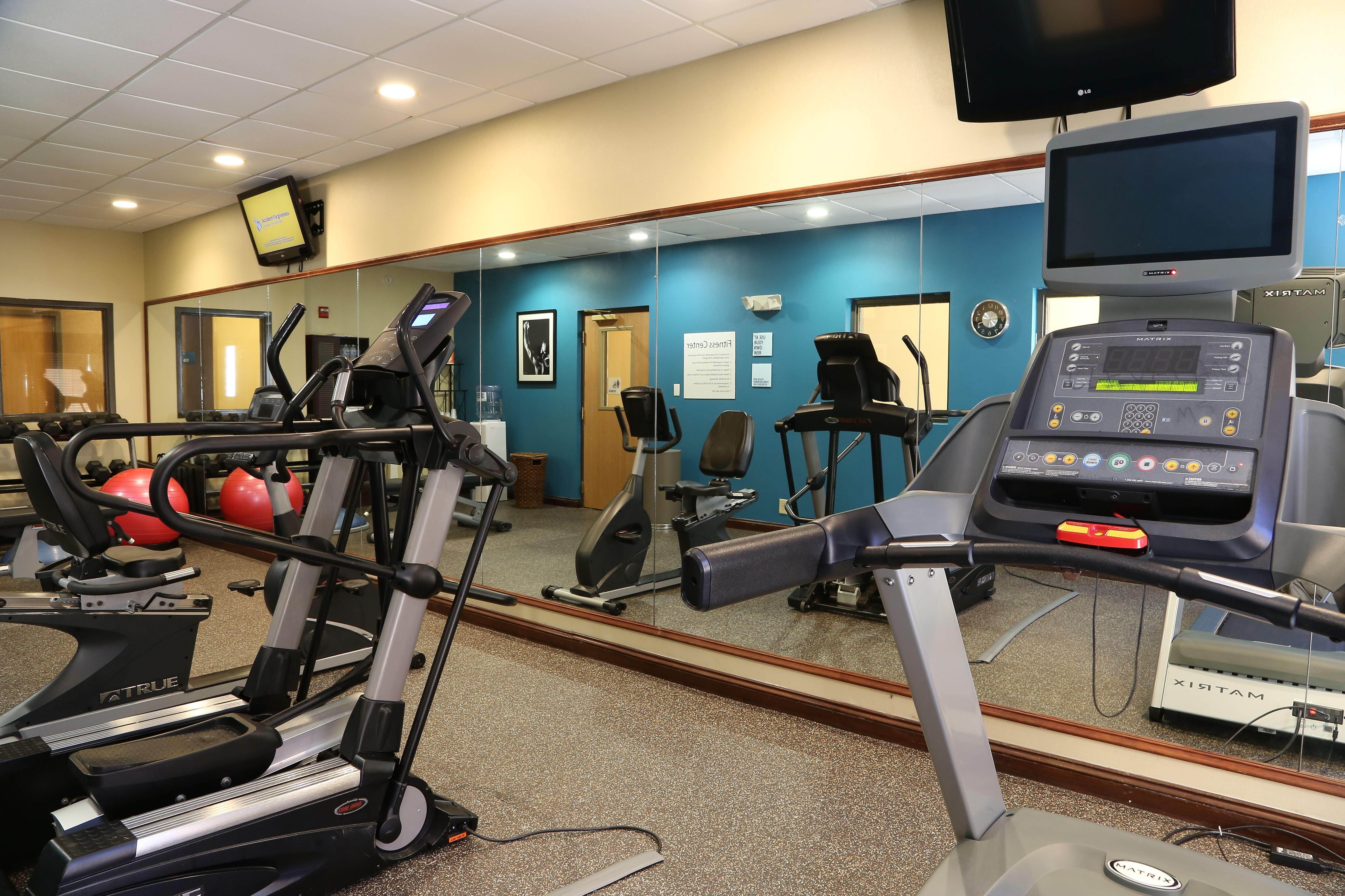 Holiday Inn Express Hotel & Suites Cleveland - Ms By Ihg Bagian luar foto