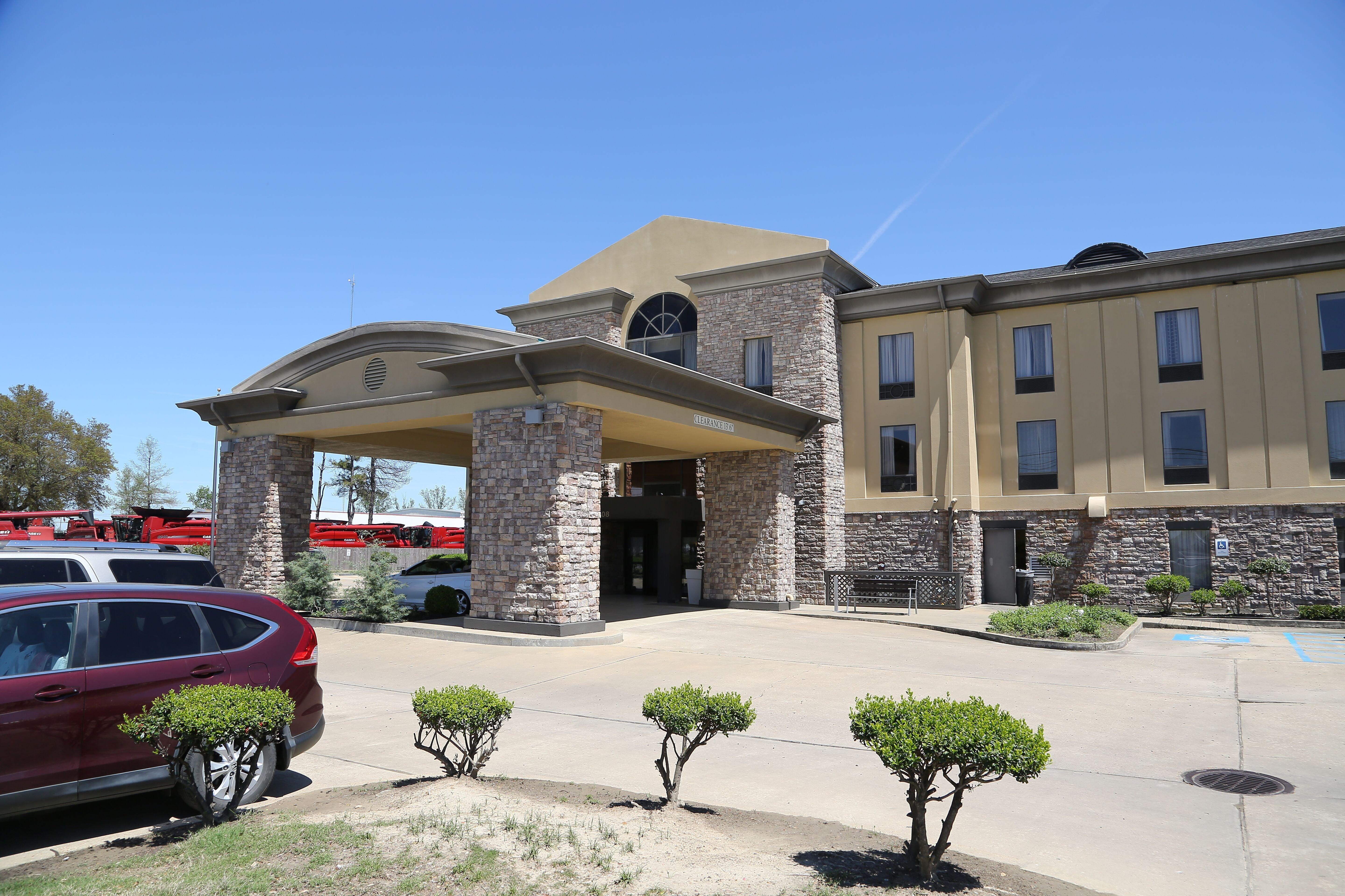 Holiday Inn Express Hotel & Suites Cleveland - Ms By Ihg Bagian luar foto