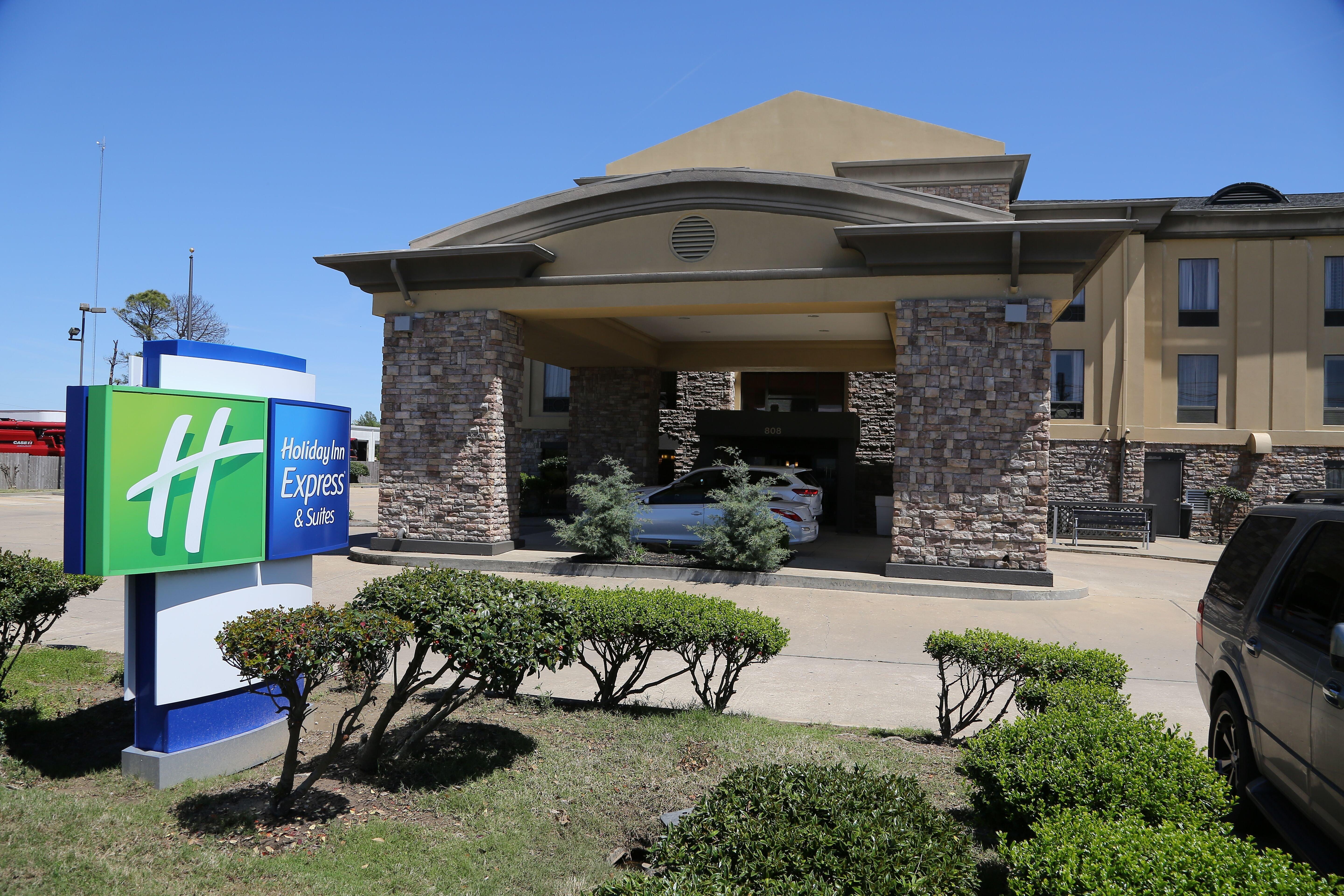 Holiday Inn Express Hotel & Suites Cleveland - Ms By Ihg Bagian luar foto