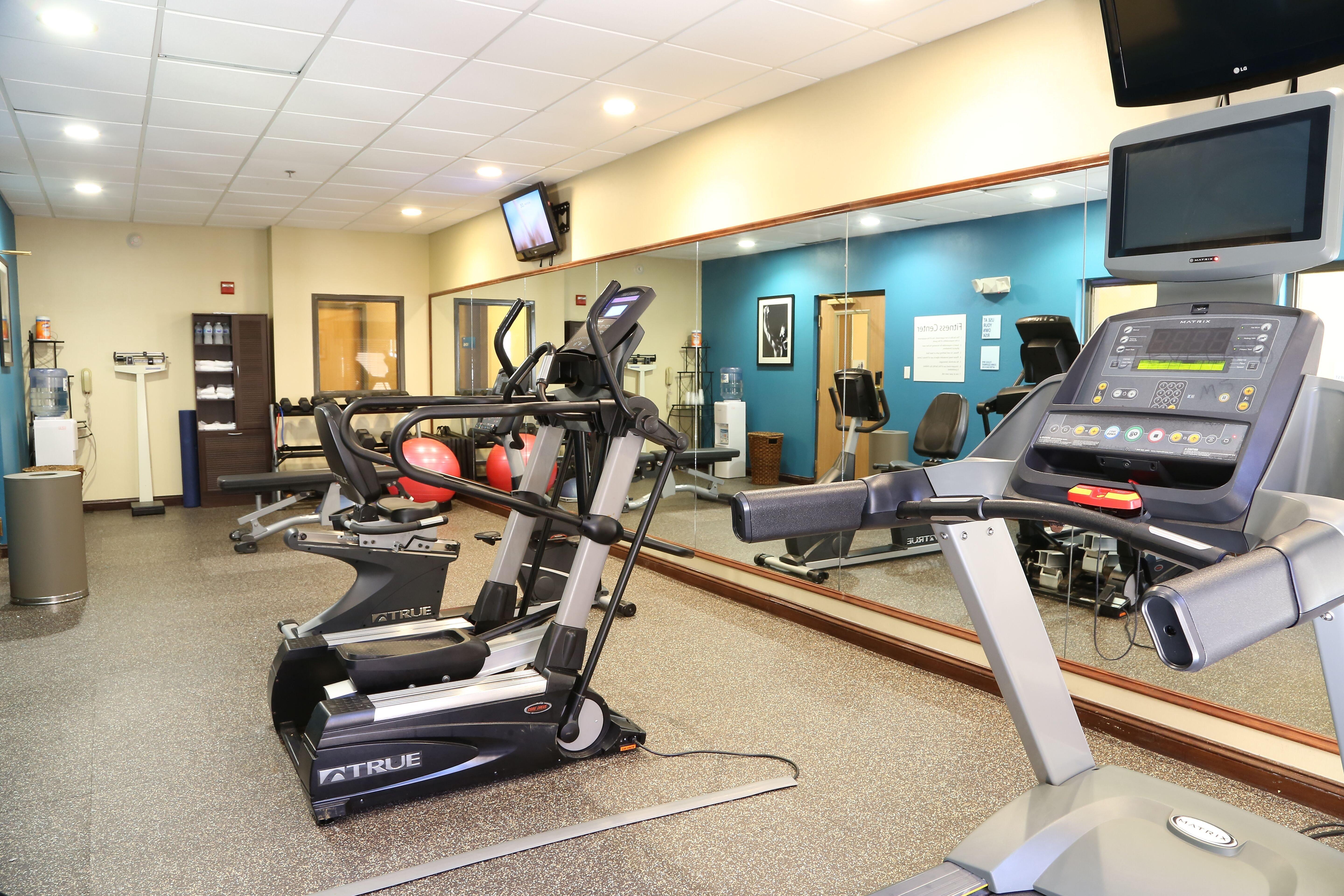 Holiday Inn Express Hotel & Suites Cleveland - Ms By Ihg Bagian luar foto