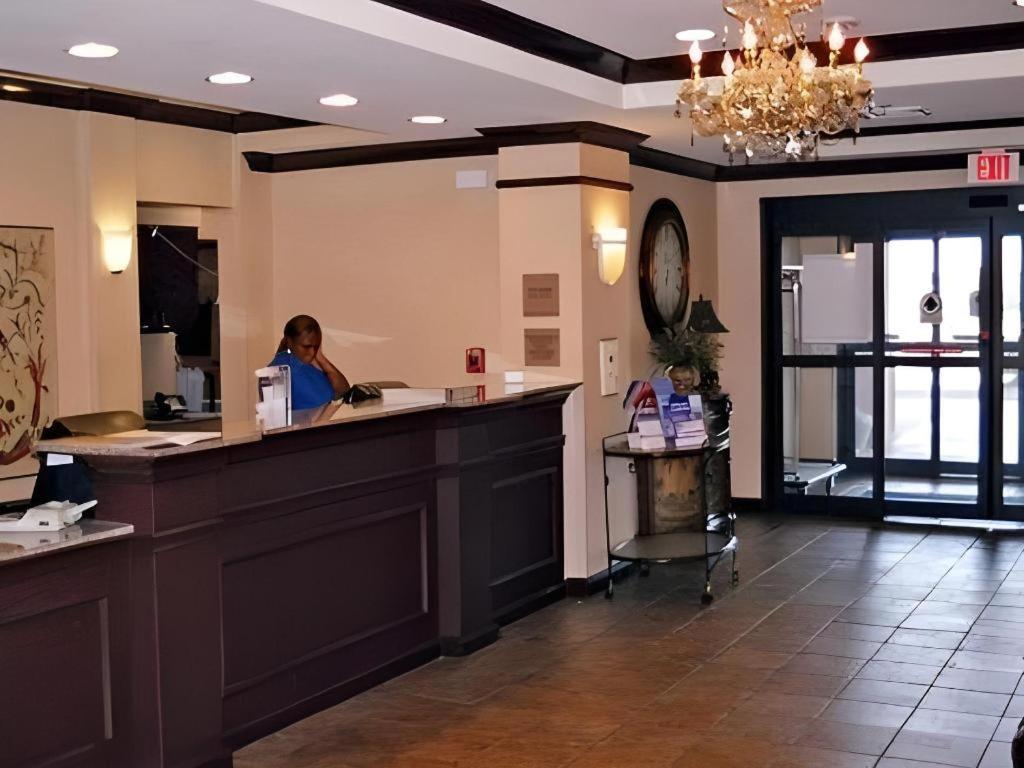 Holiday Inn Express Hotel & Suites Cleveland - Ms By Ihg Bagian luar foto