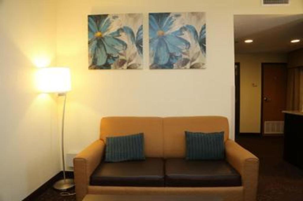 Holiday Inn Express Hotel & Suites Cleveland - Ms By Ihg Bagian luar foto