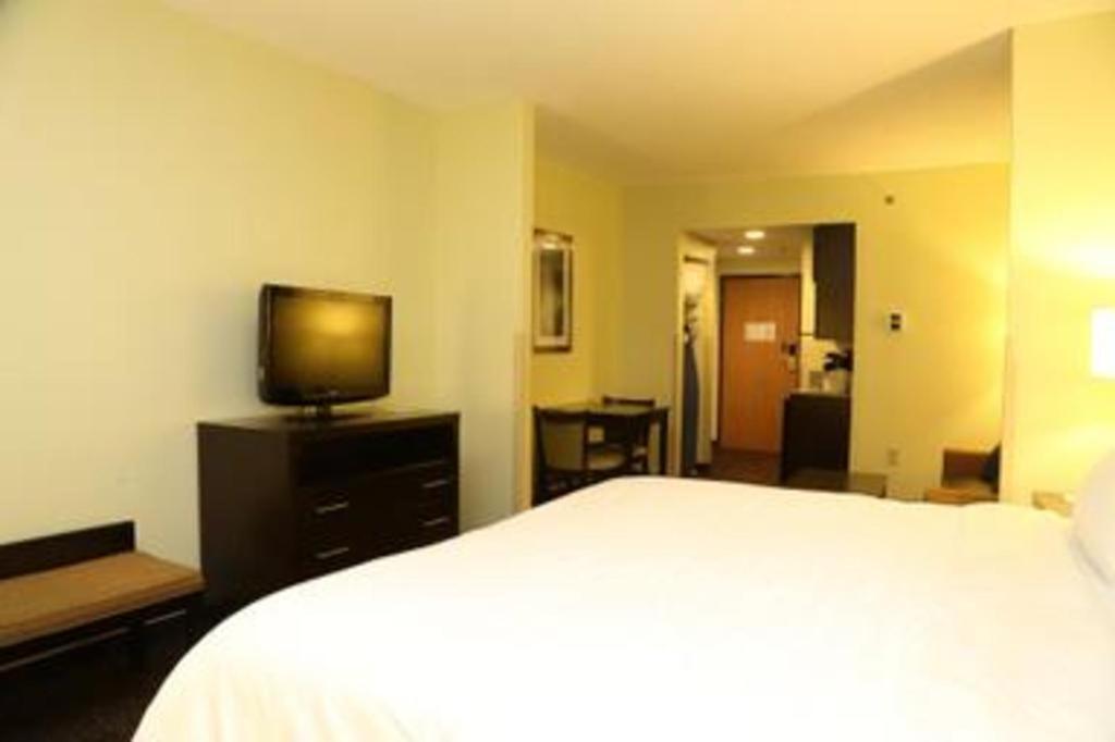 Holiday Inn Express Hotel & Suites Cleveland - Ms By Ihg Bagian luar foto