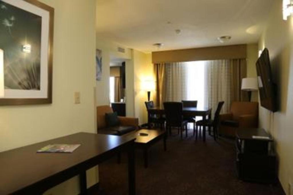 Holiday Inn Express Hotel & Suites Cleveland - Ms By Ihg Bagian luar foto