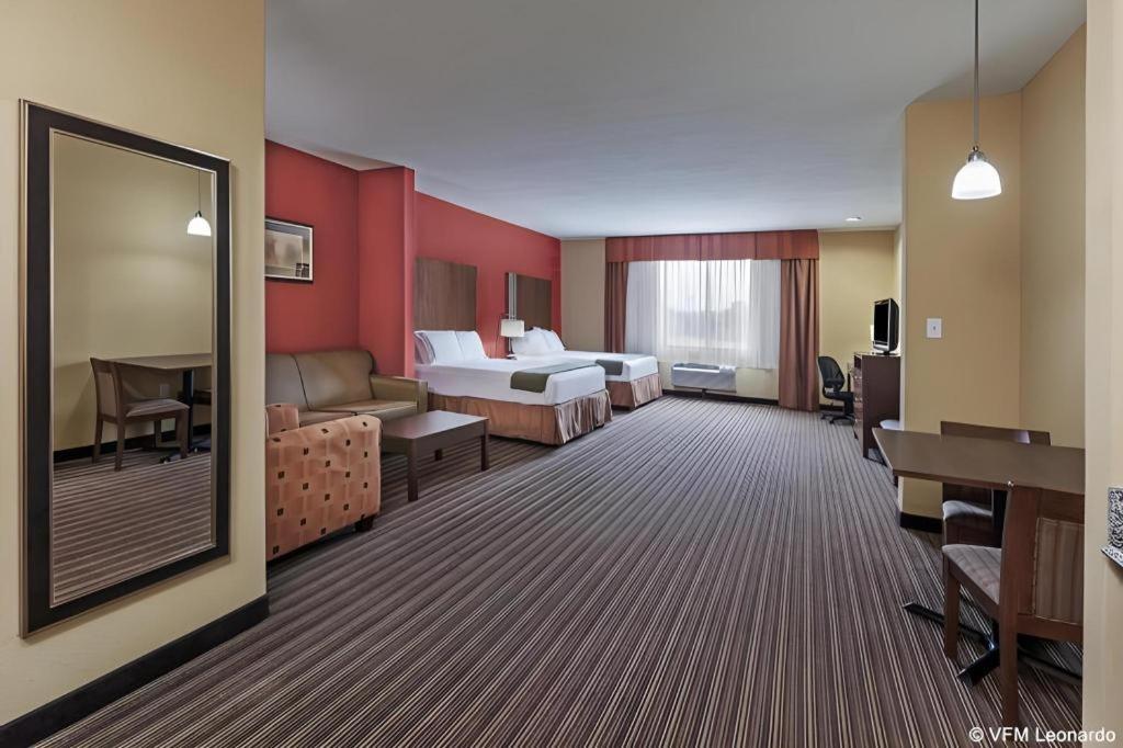 Holiday Inn Express Hotel & Suites Cleveland - Ms By Ihg Bagian luar foto
