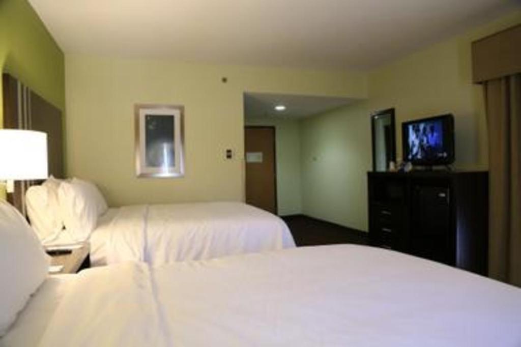 Holiday Inn Express Hotel & Suites Cleveland - Ms By Ihg Bagian luar foto