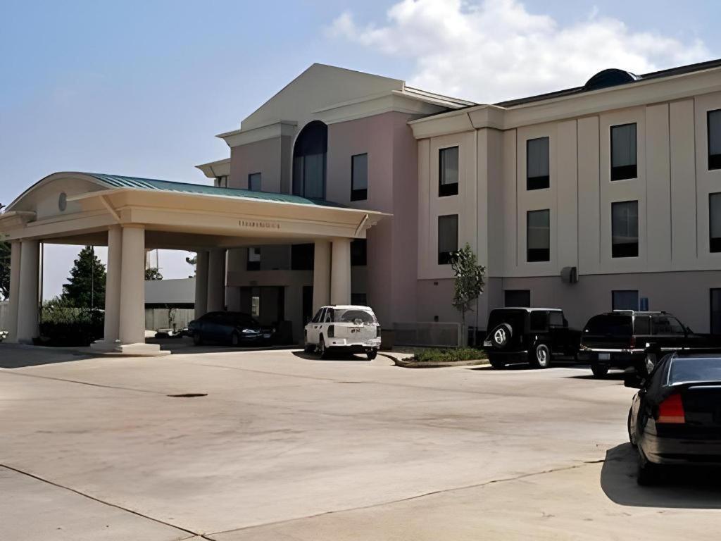 Holiday Inn Express Hotel & Suites Cleveland - Ms By Ihg Bagian luar foto